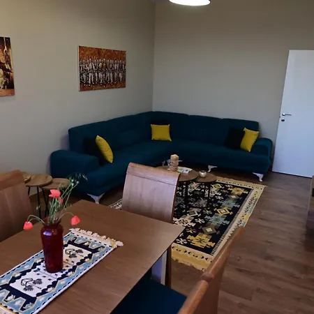 Damiano's Penthouse Old Bazaar - Castle To Coast View شقة Krujë