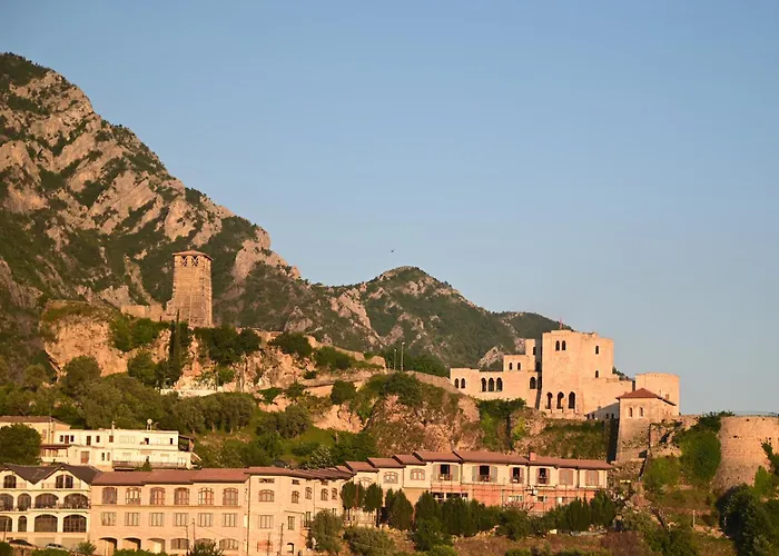 شقة Damiano's Penthouse Old Bazaar - Castle To Coast View Krujë